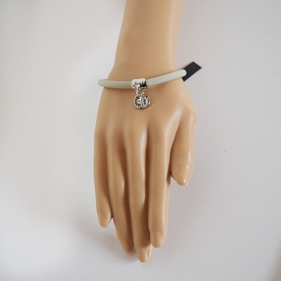Marc Jacobs Charm Rubber Bracelet in Oyster Grey - Picture 7 of 12